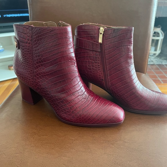 Red Booties - Picture 4 of 5